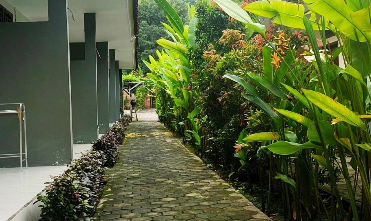 Oyo 2864 Mangsit Garden Homestay Esterno foto